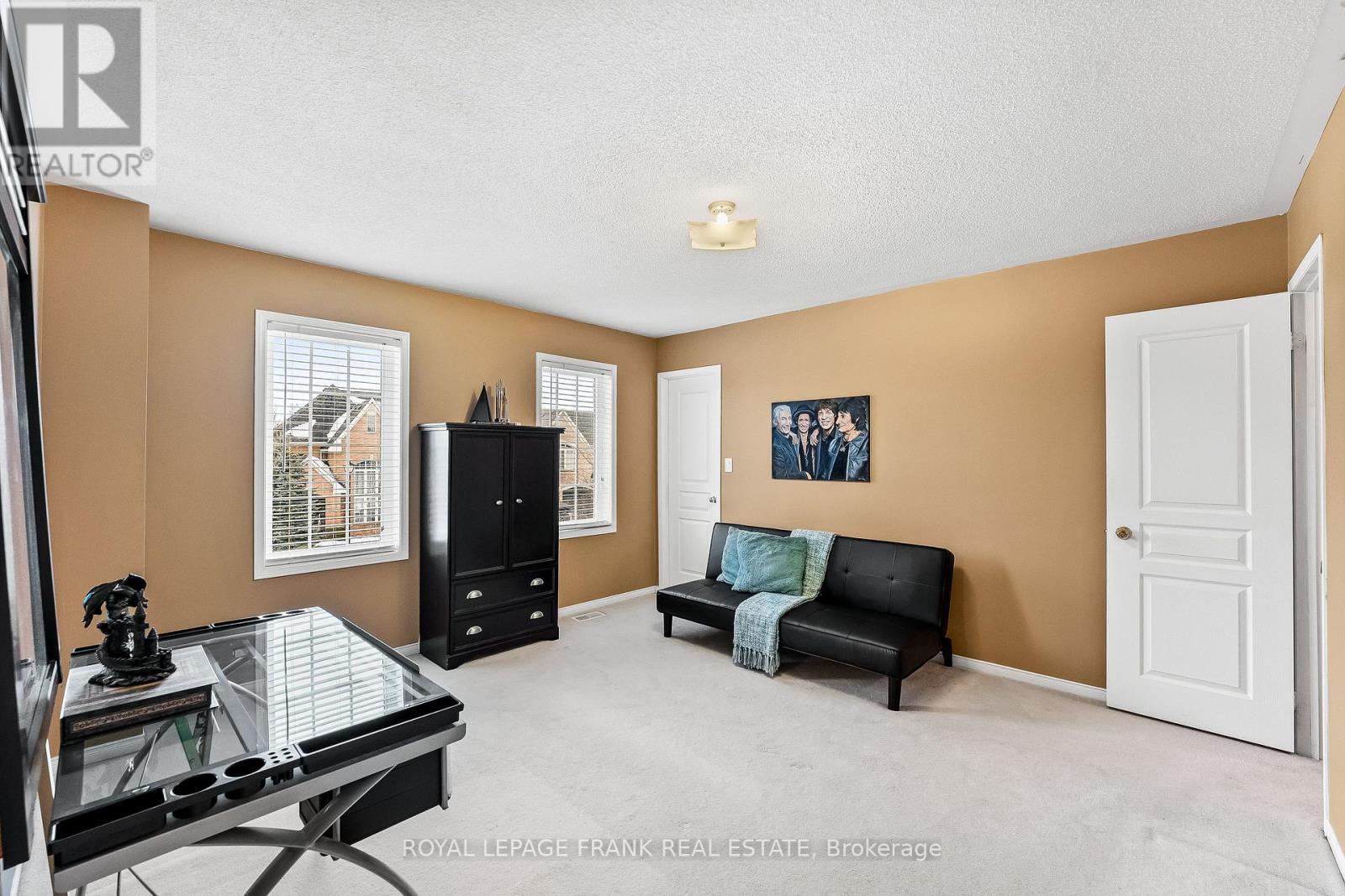 












125 SECOND AVENUE

,
Uxbridge,




Ontario
L9P2A2

