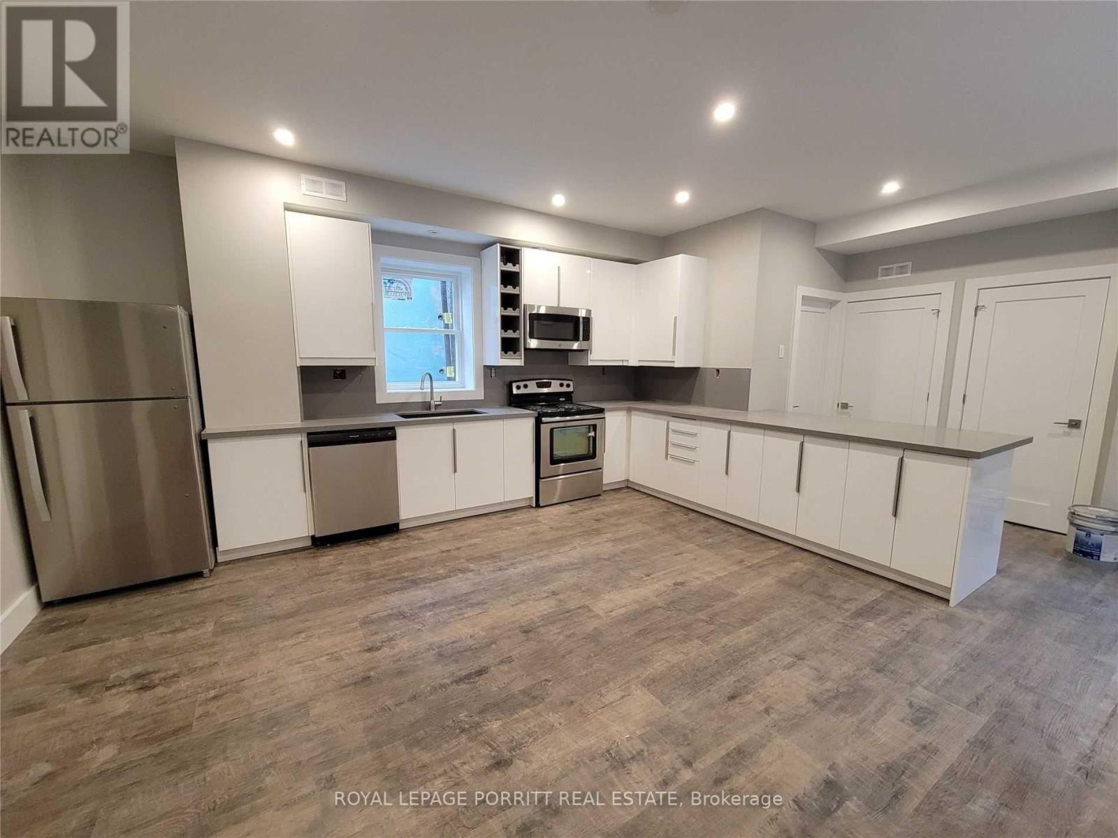 












1 - 333 SILVERTHORN AVENUE

,
Toronto,




Ontario
M6N3K5

