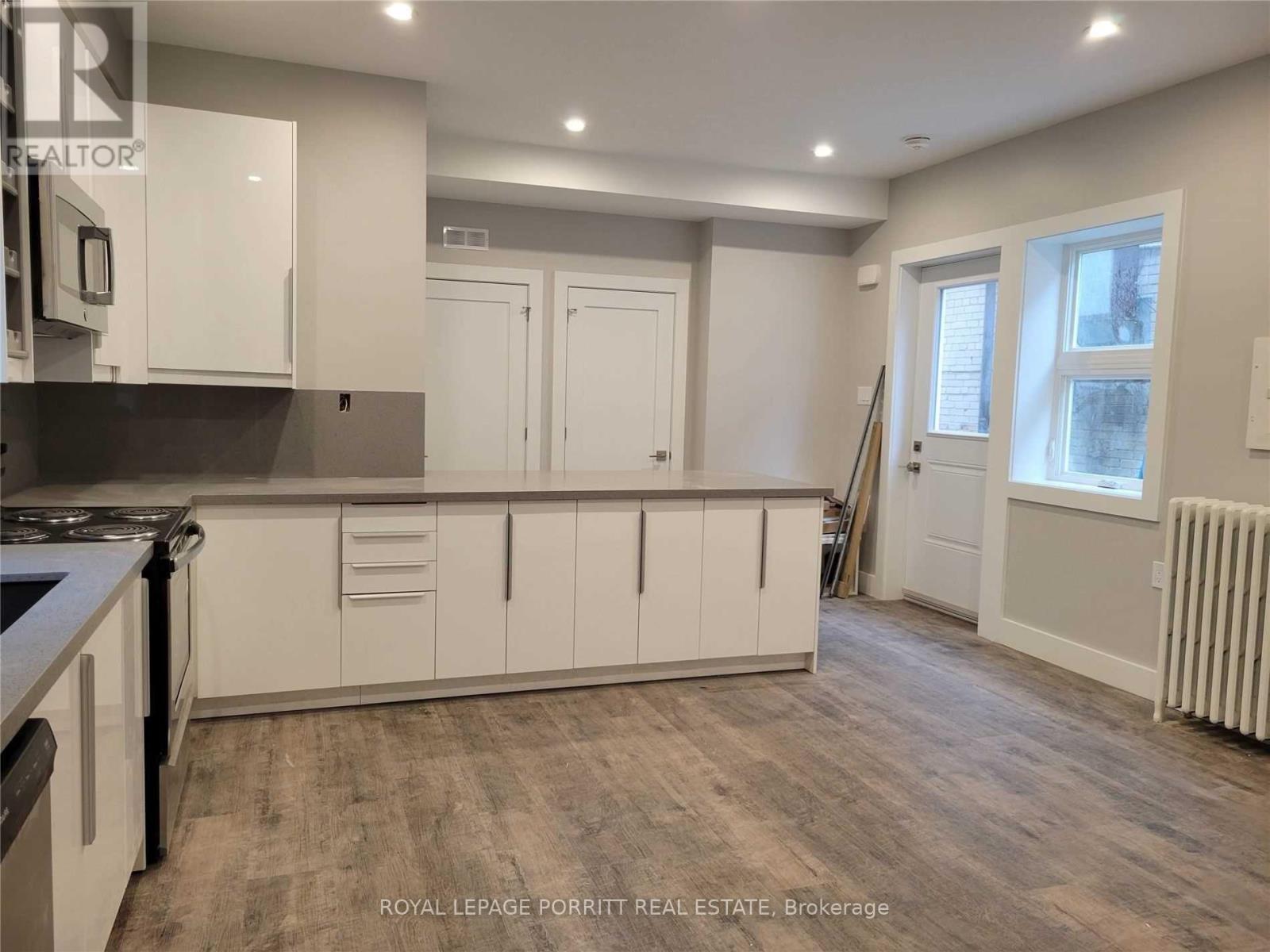 












1 - 333 SILVERTHORN AVENUE

,
Toronto,




Ontario
M6N3K5

