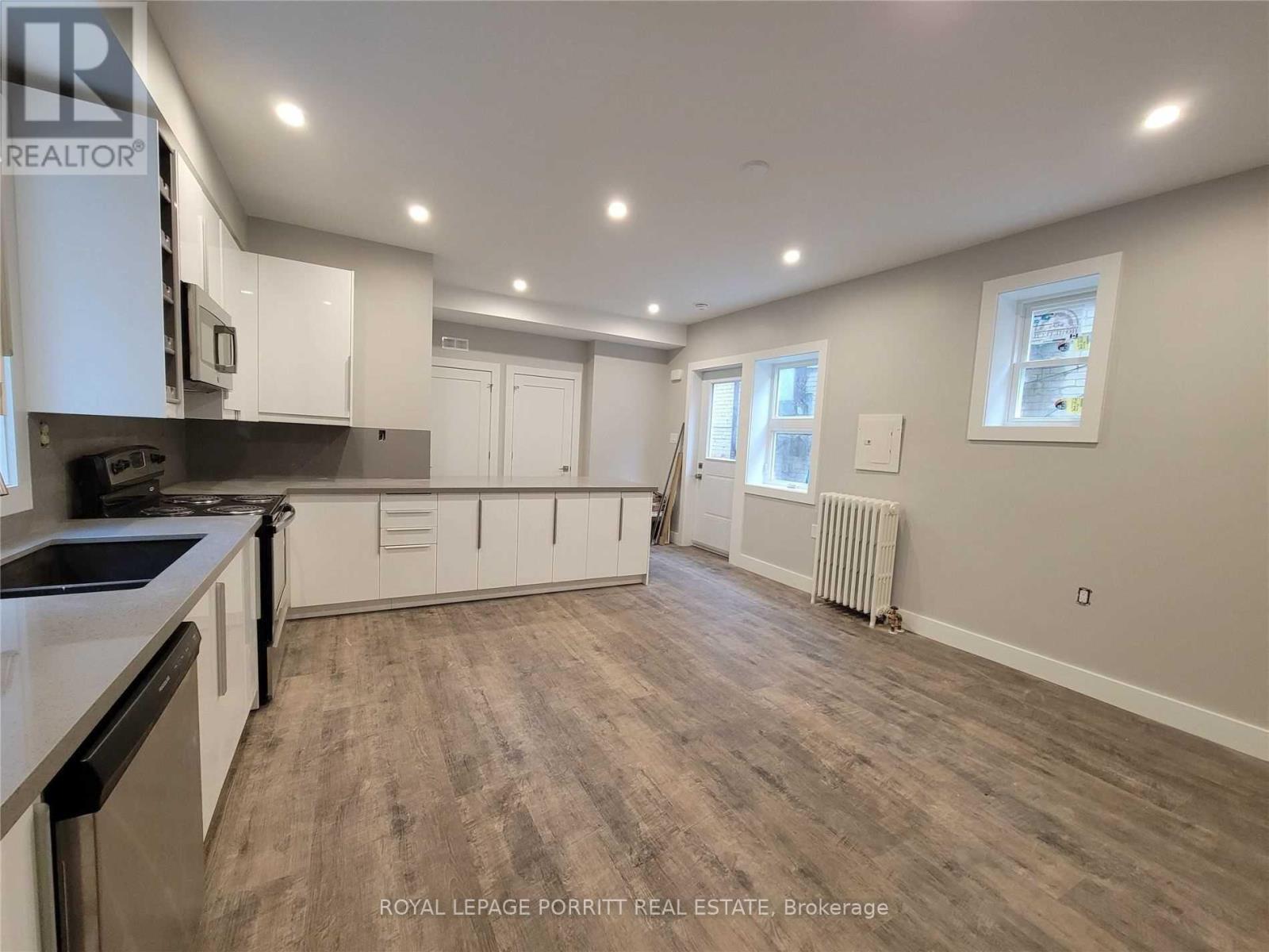 












1 - 333 SILVERTHORN AVENUE

,
Toronto,




Ontario
M6N3K5


