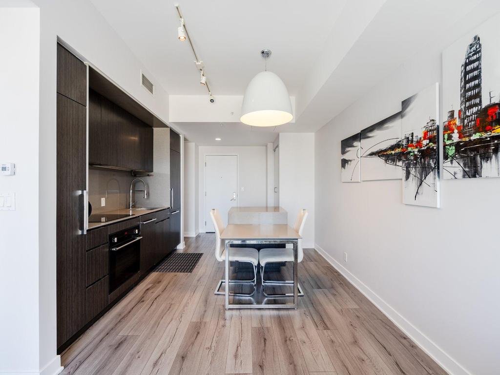 









1288


Av. des Canadiens-de-Montréal

, 2705,
Montréal (Ville-Marie),




QC
H3B3B3

