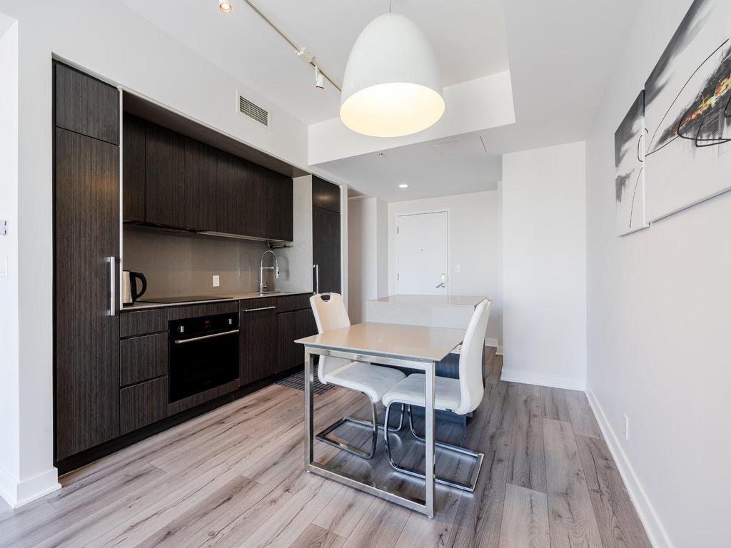 









1288


Av. des Canadiens-de-Montréal

, 2705,
Montréal (Ville-Marie),




QC
H3B3B3

