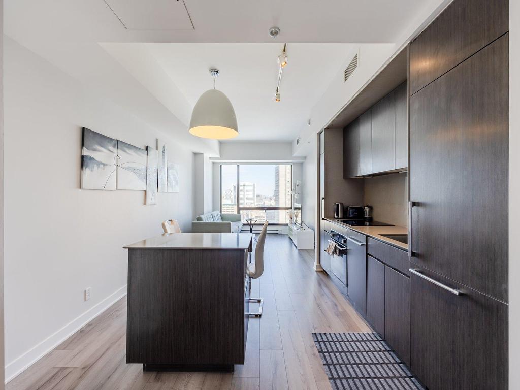 









1288


Av. des Canadiens-de-Montréal

, 2705,
Montréal (Ville-Marie),




QC
H3B3B3

