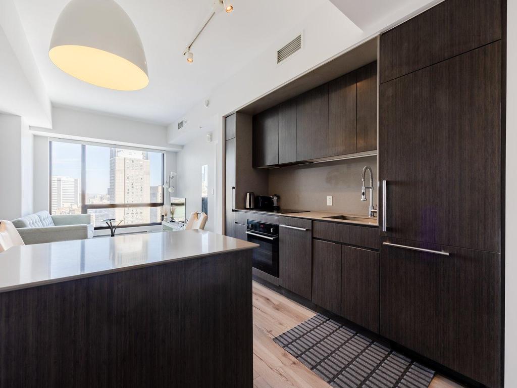 









1288


Av. des Canadiens-de-Montréal

, 2705,
Montréal (Ville-Marie),




QC
H3B3B3

