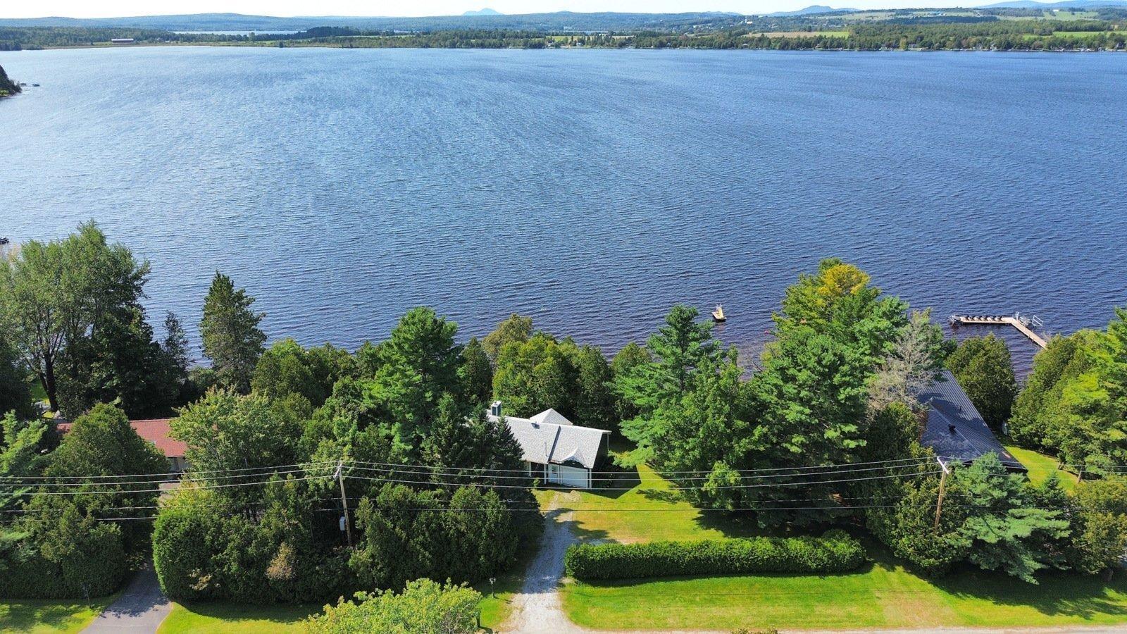 









1574


Ch. de Stratford

,
Stratford,




QC
G0Y1P0

