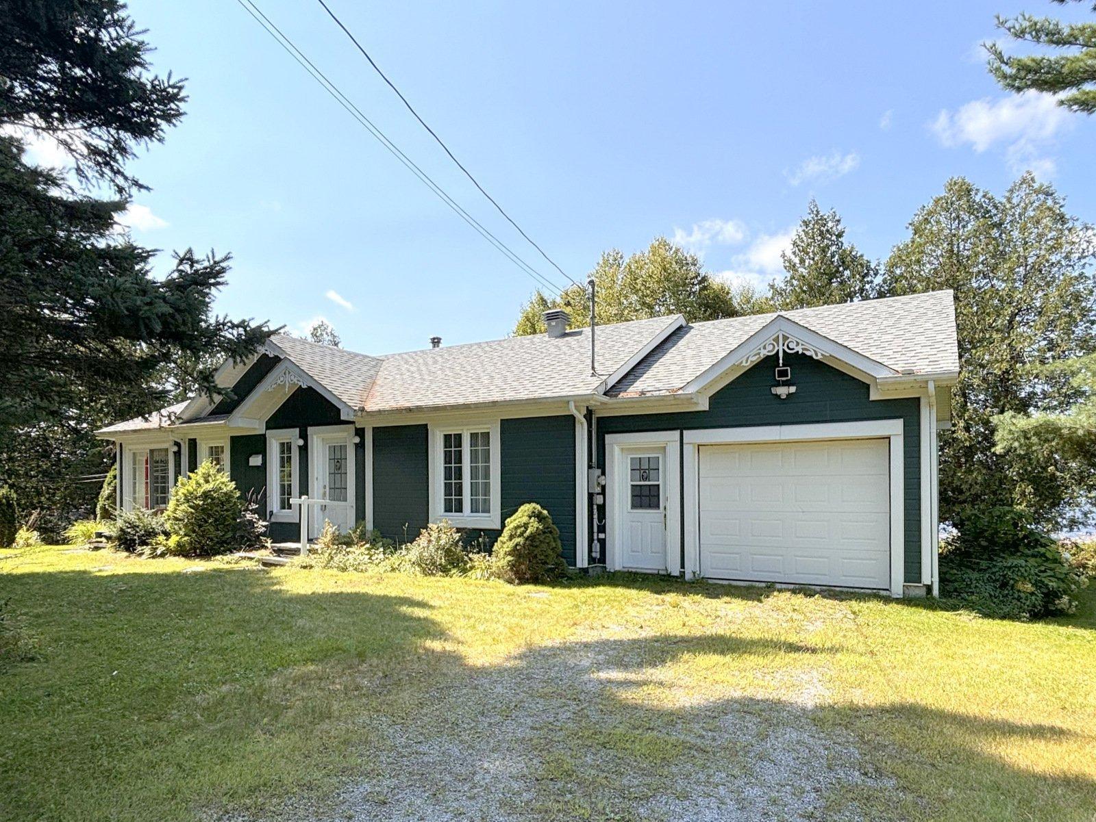 









1574


Ch. de Stratford

,
Stratford,




QC
G0Y1P0

