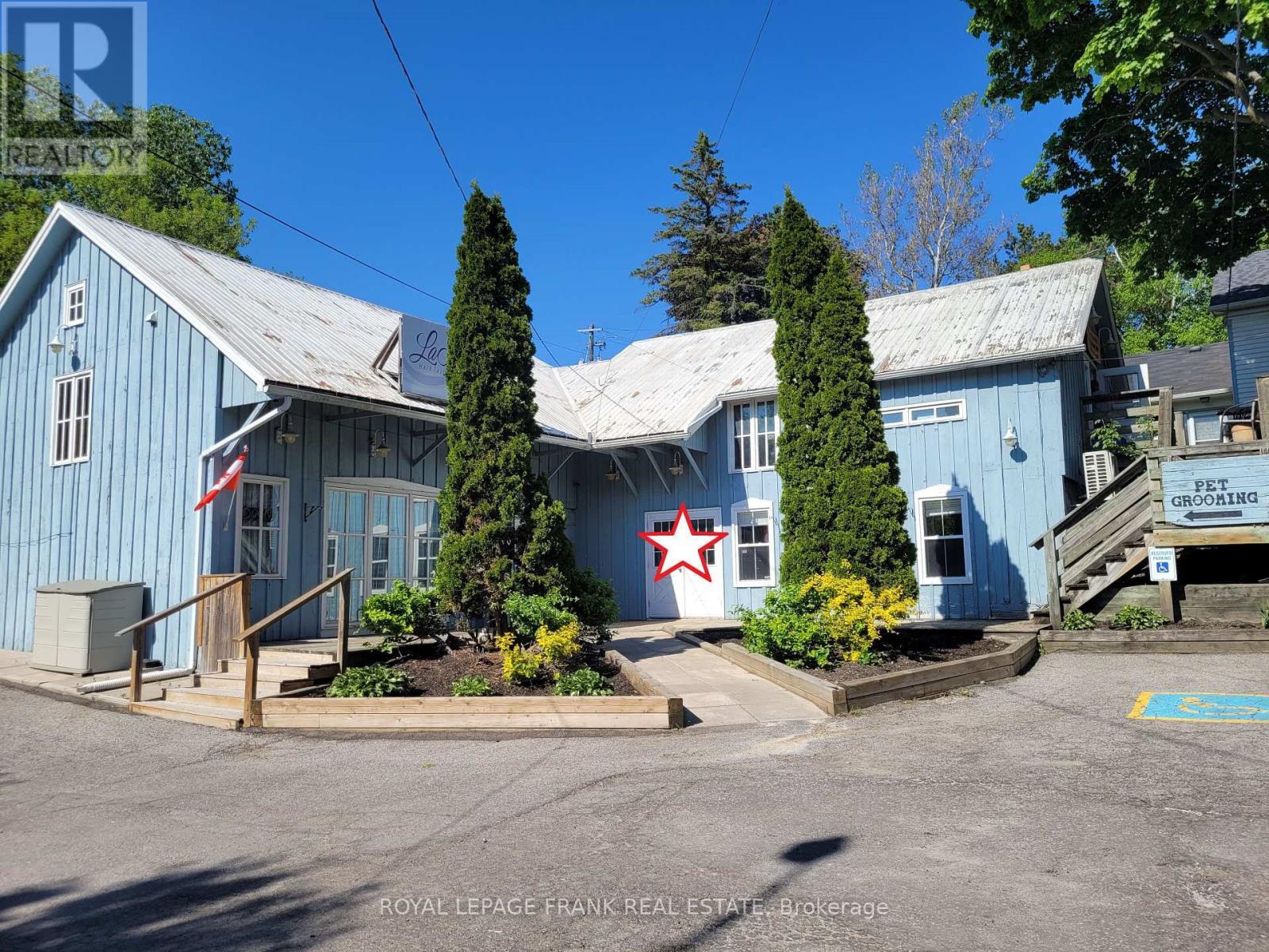 












116 KING STREET W

,
Clarington (Bowmanville),




Ontario
L1C1N5

