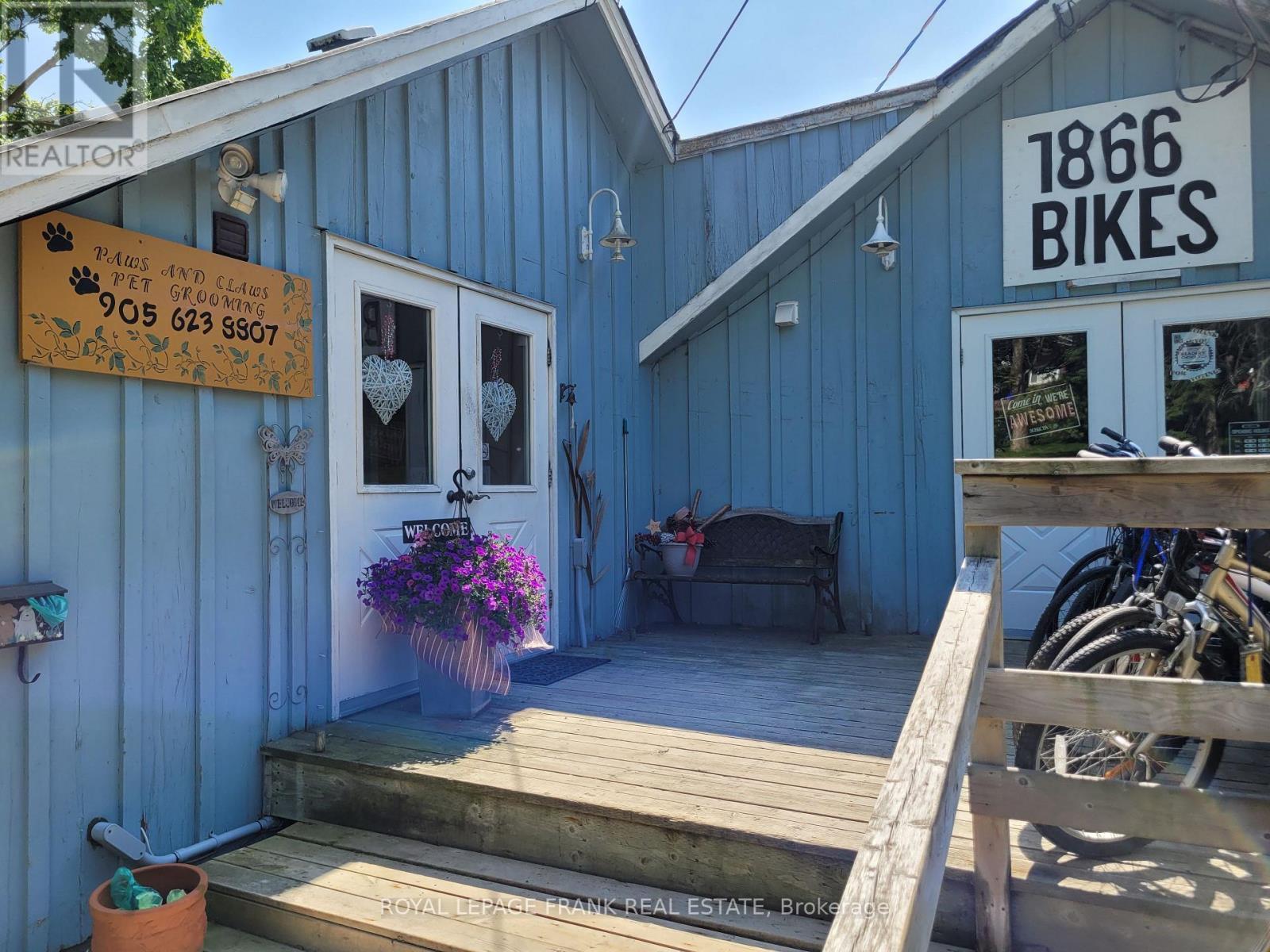 












116 KING STREET W

,
Clarington (Bowmanville),




Ontario
L1C1N5

