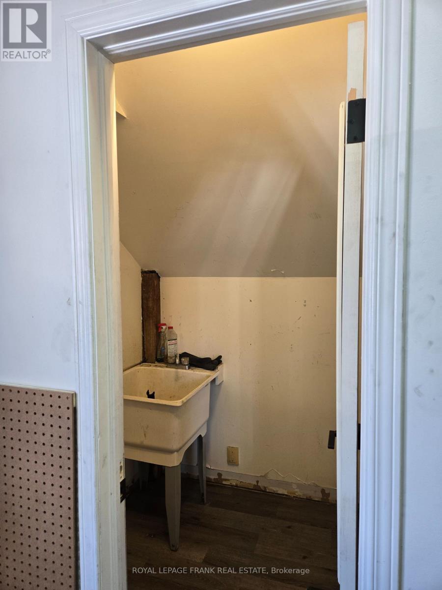 












116 KING STREET W

,
Clarington (Bowmanville),




Ontario
L1C1N5

