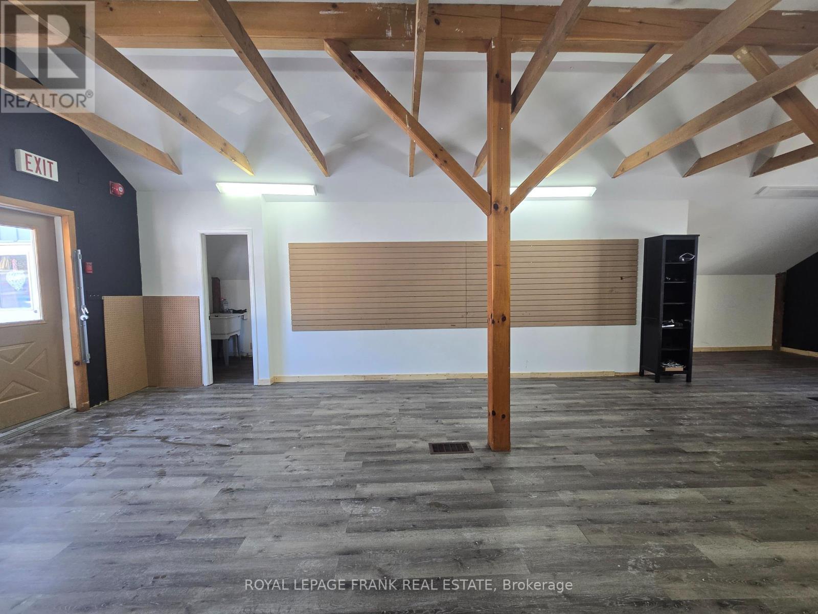 












116 KING STREET W

,
Clarington (Bowmanville),




Ontario
L1C1N5

