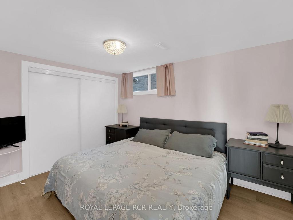 









8


Cook

Drive,
King,




ON
L7B 0E5

