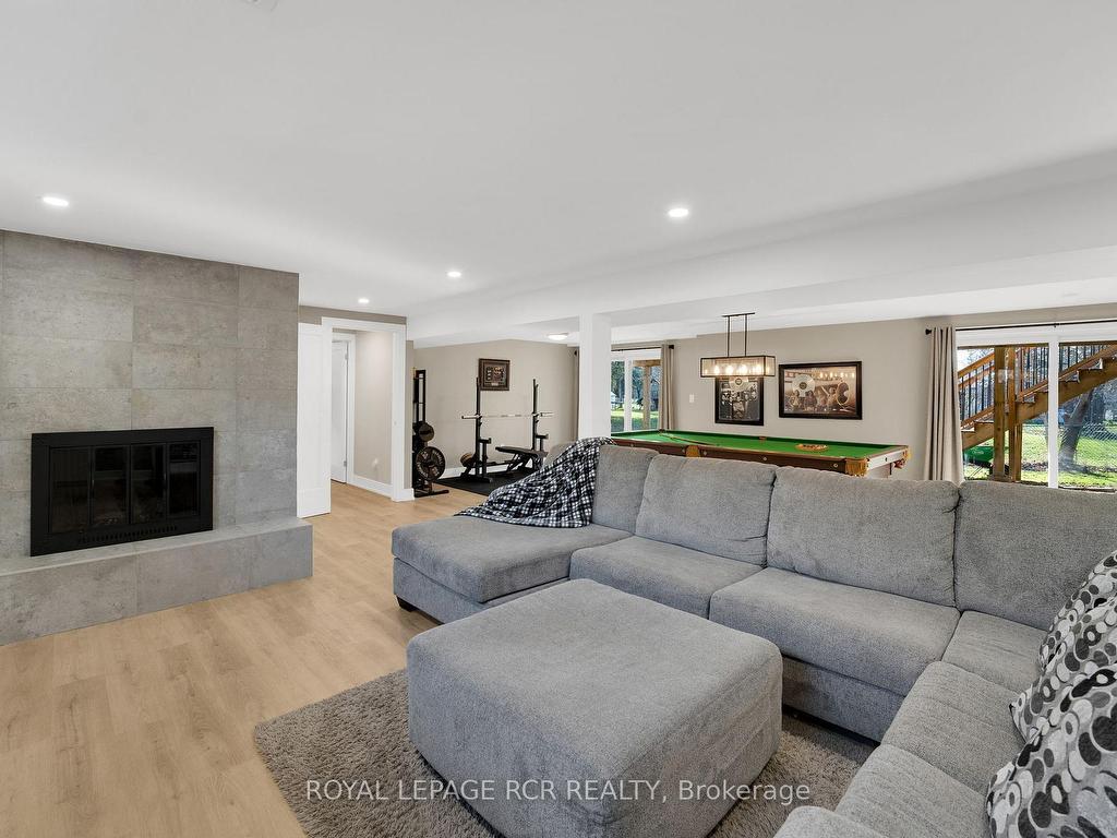 









8


Cook

Drive,
King,




ON
L7B 0E5

