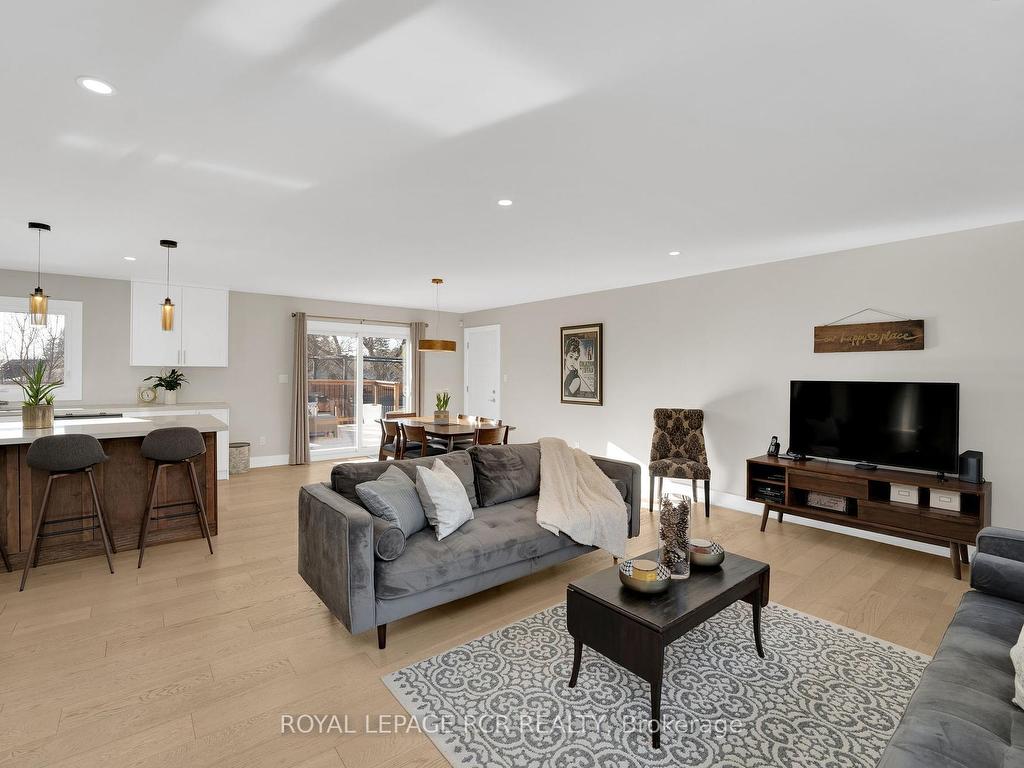 









8


Cook

Drive,
King,




ON
L7B 0E5

