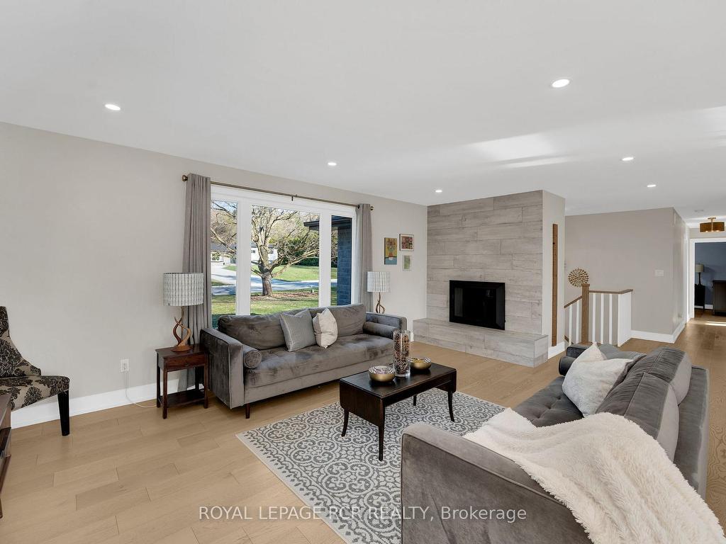 









8


Cook

Drive,
King,




ON
L7B 0E5

