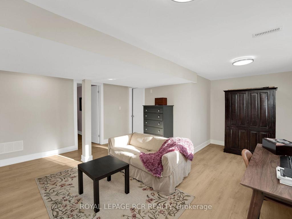 









8


Cook

Drive,
King,




ON
L7B 0E5

