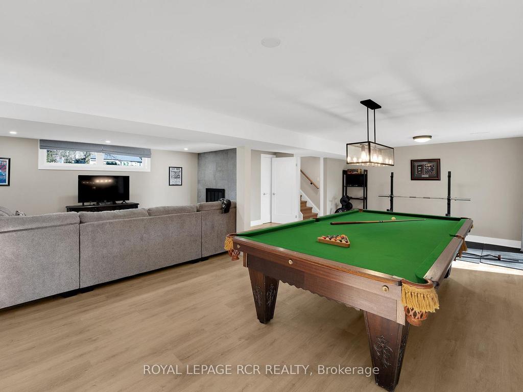 









8


Cook

Drive,
King,




ON
L7B 0E5

