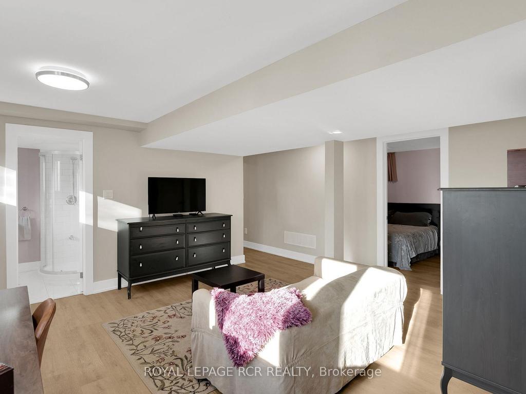 









8


Cook

Drive,
King,




ON
L7B 0E5

