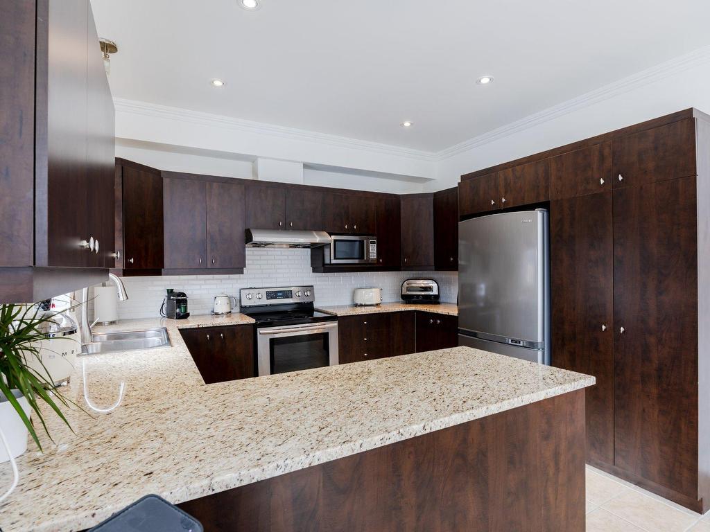 









2833


Av. Ernest-Hemingway

,
Montréal (Saint-Laurent),




QC
H4R3J8

