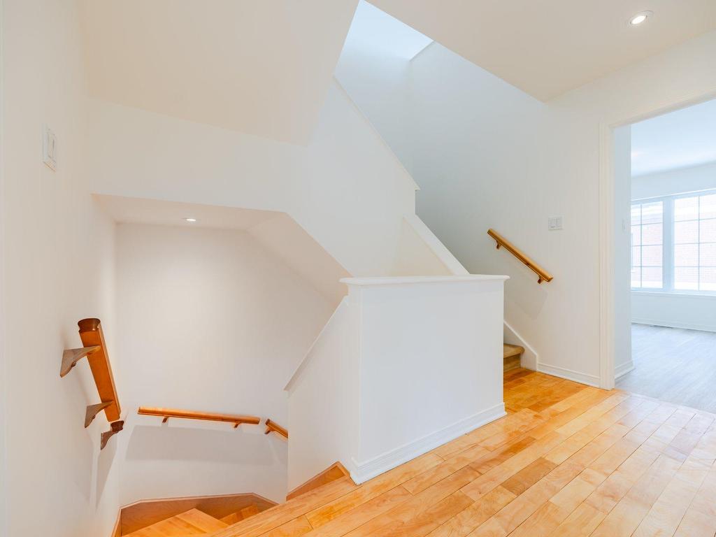









2833


Av. Ernest-Hemingway

,
Montréal (Saint-Laurent),




QC
H4R3J8

