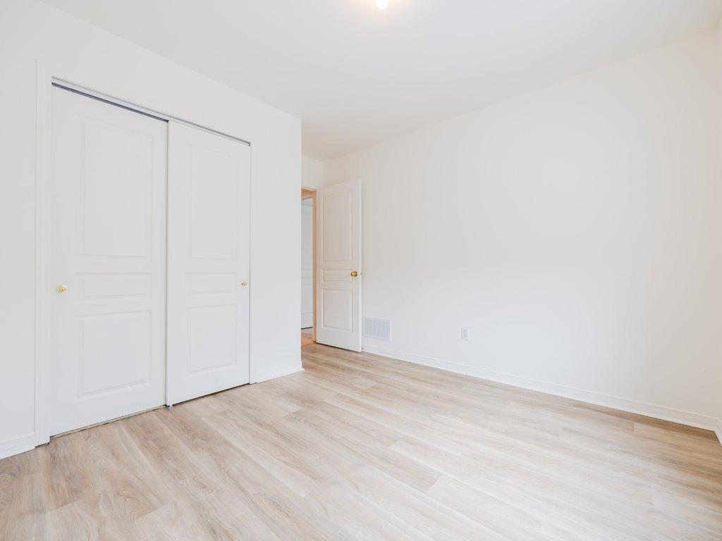 









2833


Av. Ernest-Hemingway

,
Montréal (Saint-Laurent),




QC
H4R3J8

