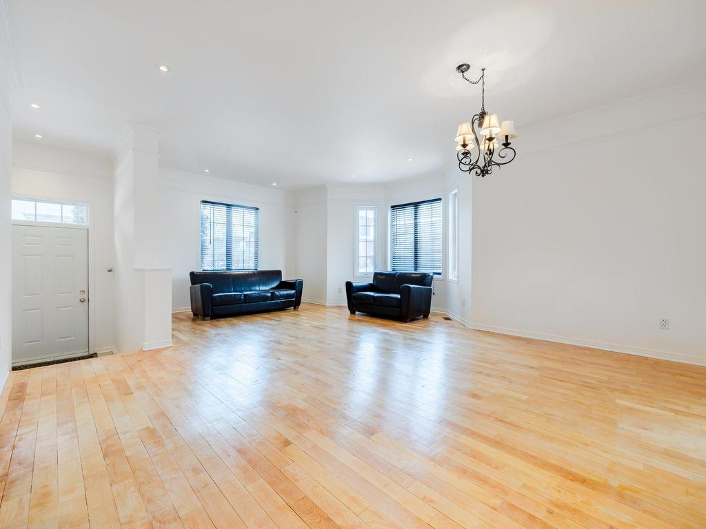 









2833


Av. Ernest-Hemingway

,
Montréal (Saint-Laurent),




QC
H4R3J8

