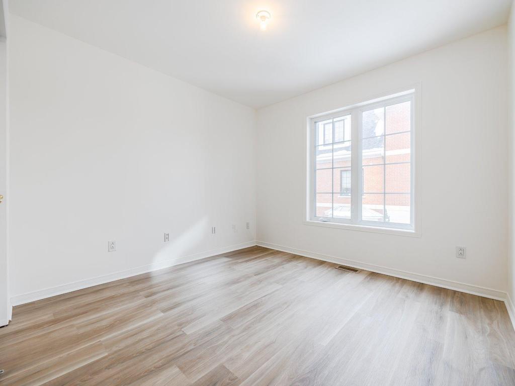 









2833


Av. Ernest-Hemingway

,
Montréal (Saint-Laurent),




QC
H4R3J8

