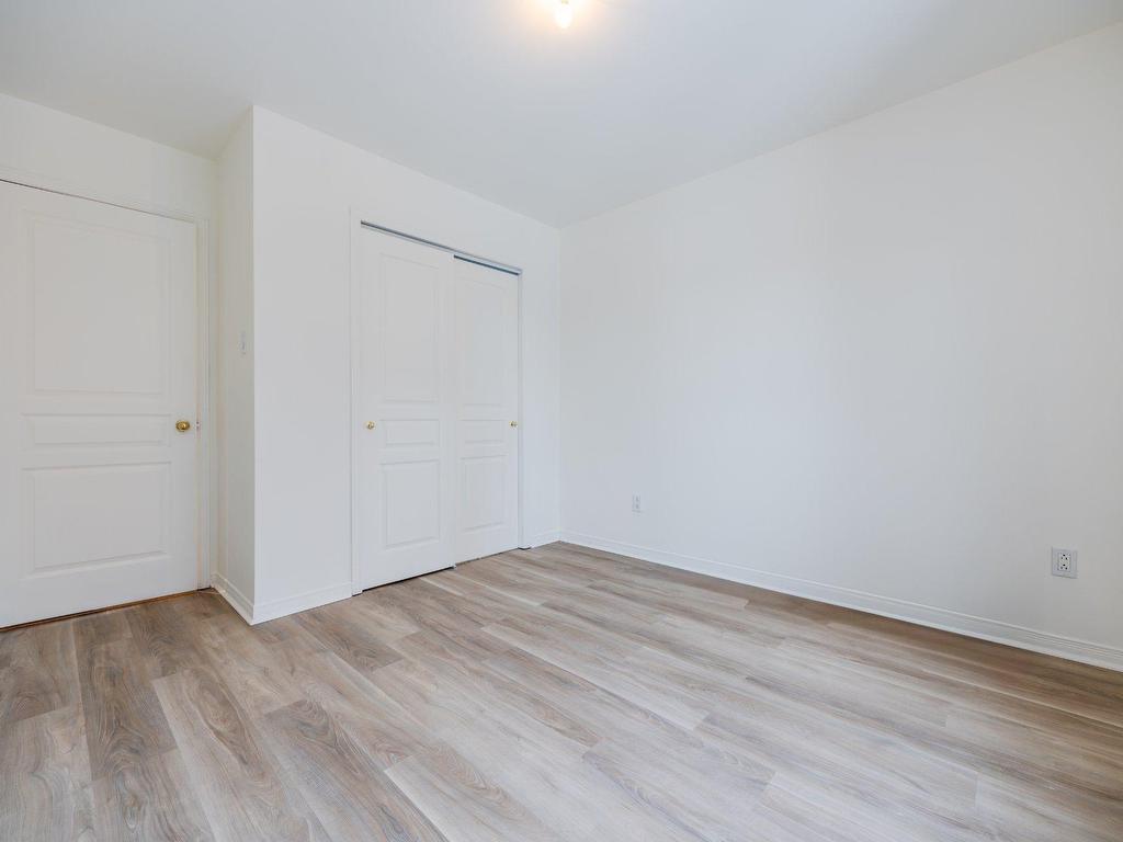 









2833


Av. Ernest-Hemingway

,
Montréal (Saint-Laurent),




QC
H4R3J8

