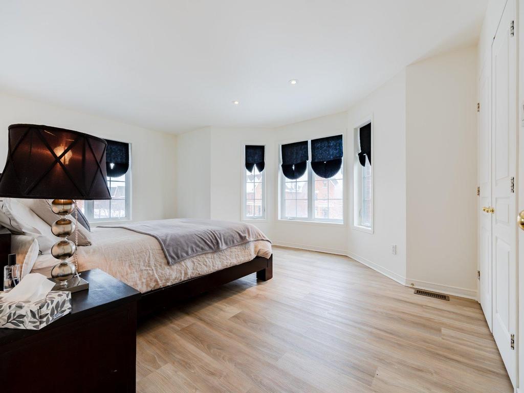 









2833


Av. Ernest-Hemingway

,
Montréal (Saint-Laurent),




QC
H4R3J8

