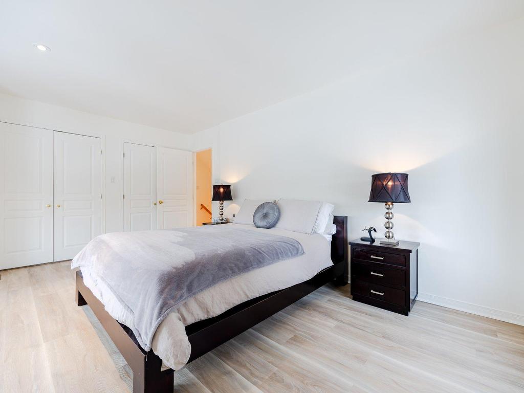 









2833


Av. Ernest-Hemingway

,
Montréal (Saint-Laurent),




QC
H4R3J8

