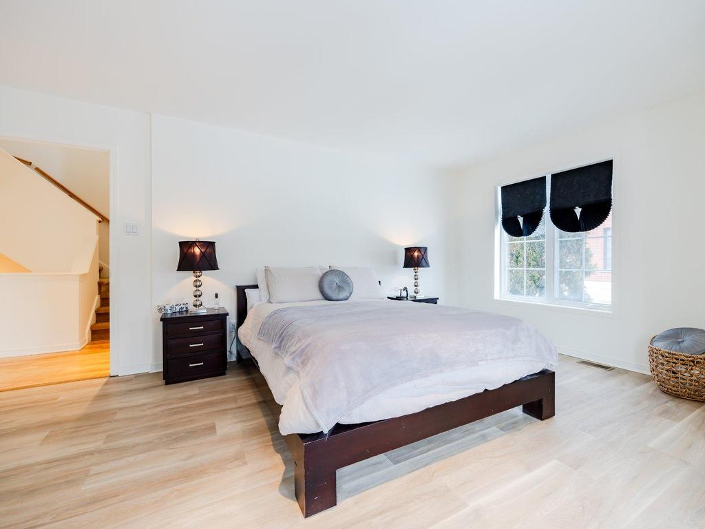 









2833


Av. Ernest-Hemingway

,
Montréal (Saint-Laurent),




QC
H4R3J8

