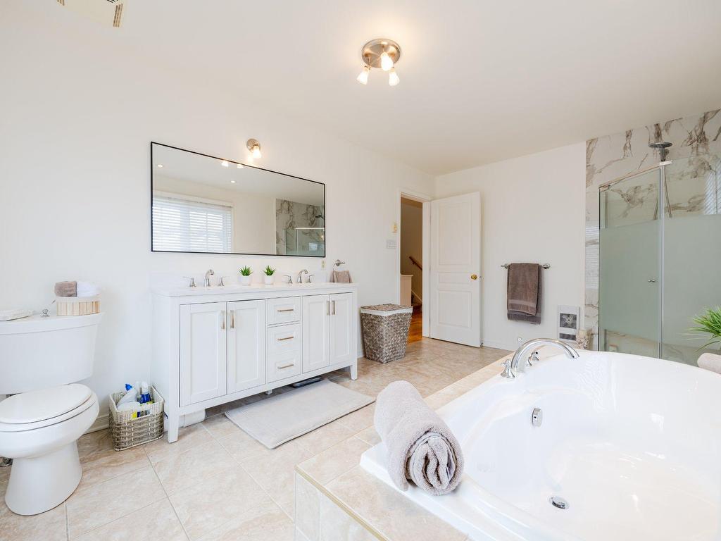









2833


Av. Ernest-Hemingway

,
Montréal (Saint-Laurent),




QC
H4R3J8

