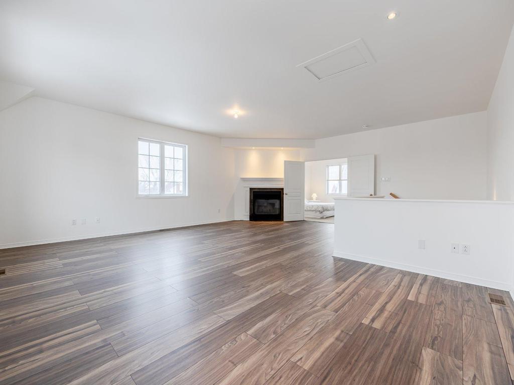 









2833


Av. Ernest-Hemingway

,
Montréal (Saint-Laurent),




QC
H4R3J8

