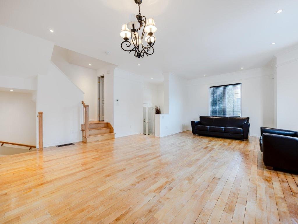 









2833


Av. Ernest-Hemingway

,
Montréal (Saint-Laurent),




QC
H4R3J8

