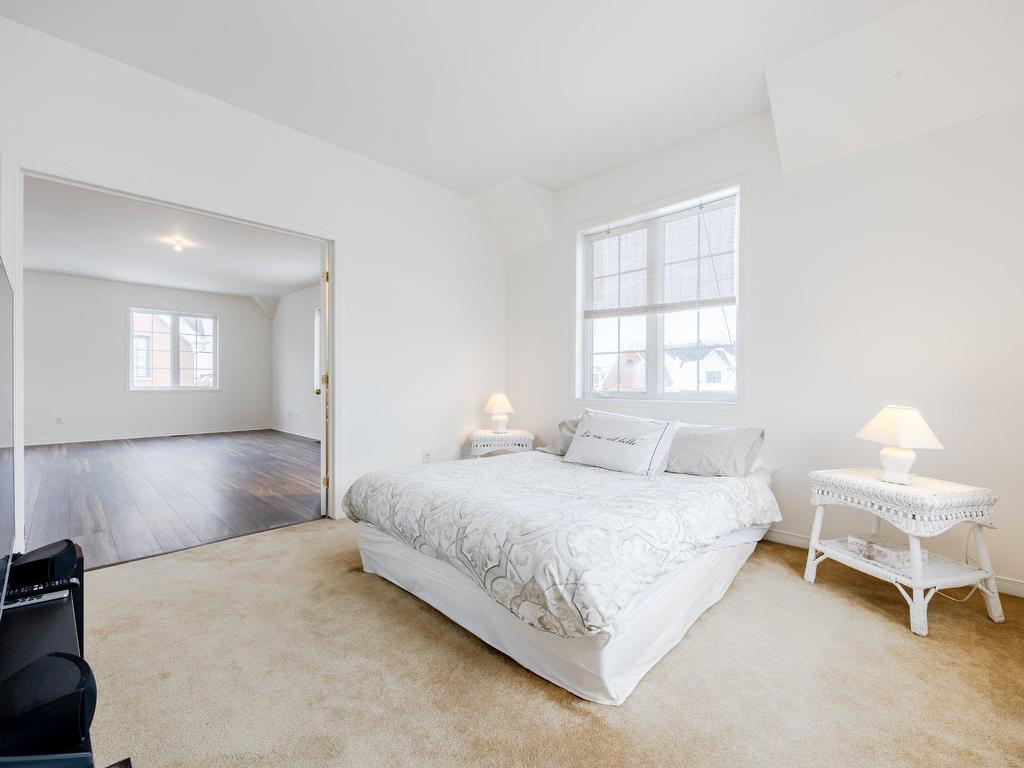 









2833


Av. Ernest-Hemingway

,
Montréal (Saint-Laurent),




QC
H4R3J8


