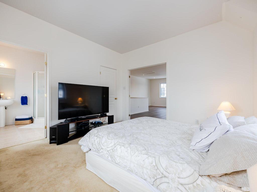 









2833


Av. Ernest-Hemingway

,
Montréal (Saint-Laurent),




QC
H4R3J8


