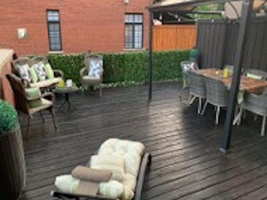 









2833


Av. Ernest-Hemingway

,
Montréal (Saint-Laurent),




QC
H4R3J8

