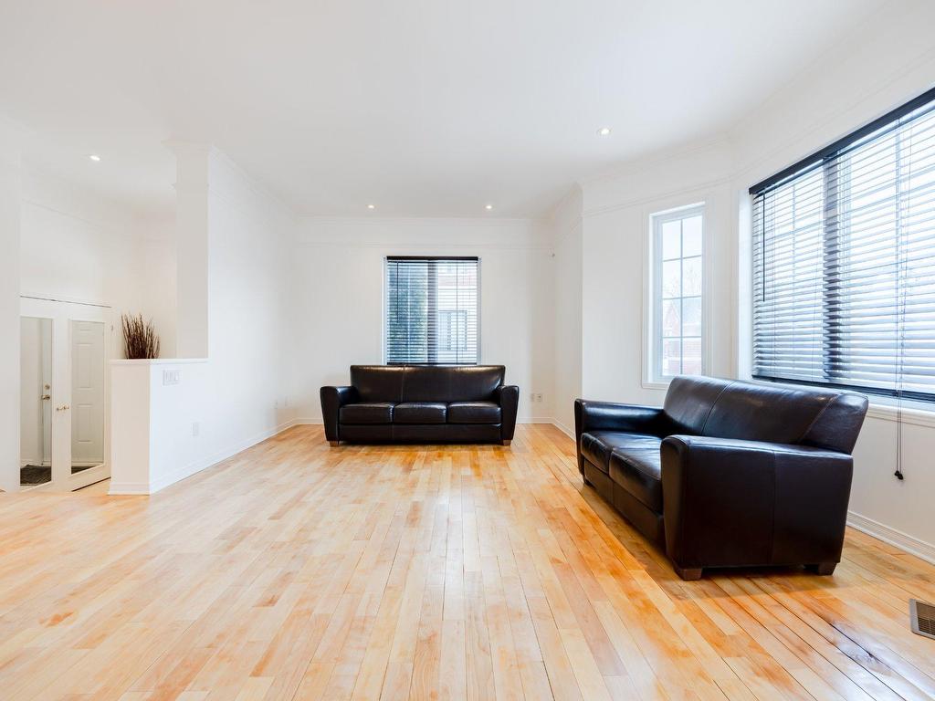 









2833


Av. Ernest-Hemingway

,
Montréal (Saint-Laurent),




QC
H4R3J8

