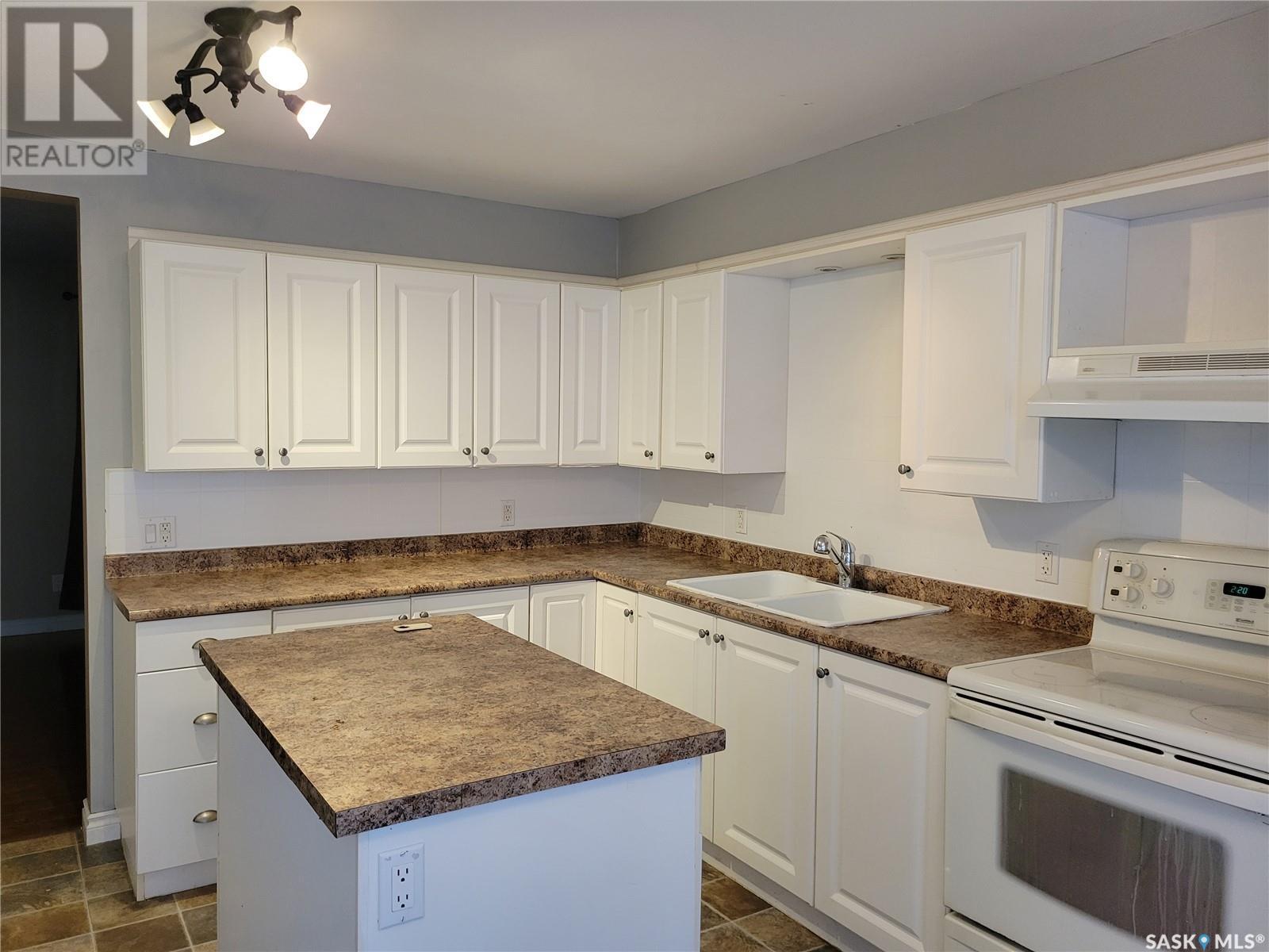












327 1st STREET E

,
Leader,




Saskatchewan
S0N1H0

