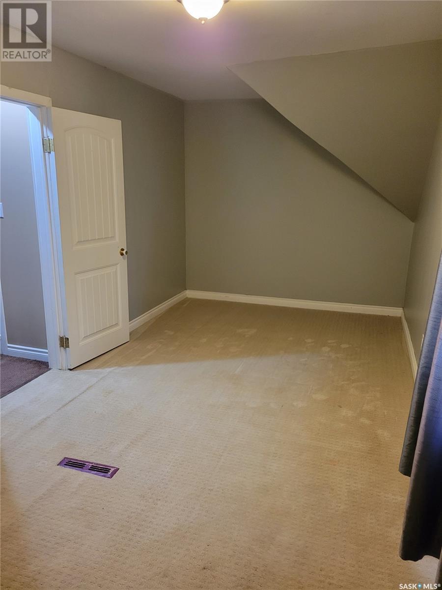 












327 1st STREET E

,
Leader,




Saskatchewan
S0N1H0


