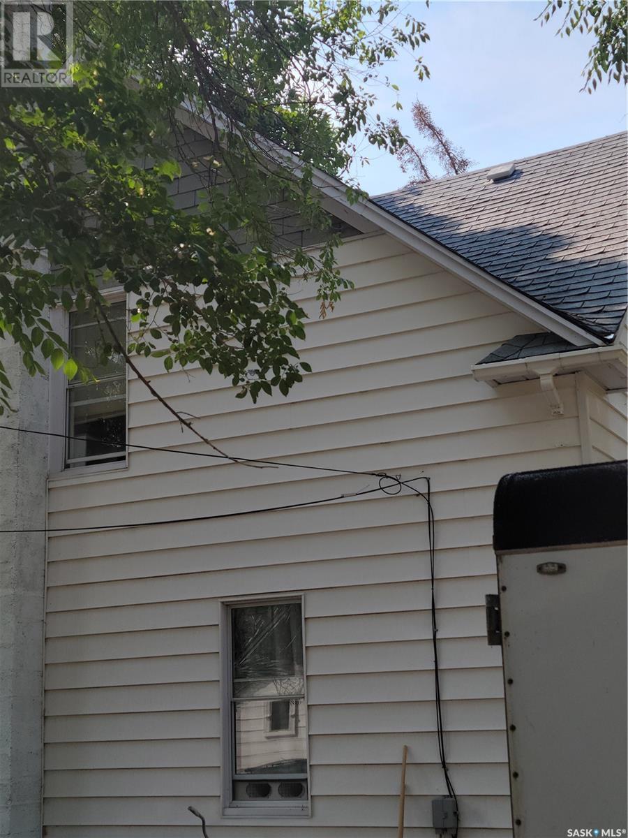 












327 1st STREET E

,
Leader,




Saskatchewan
S0N1H0

