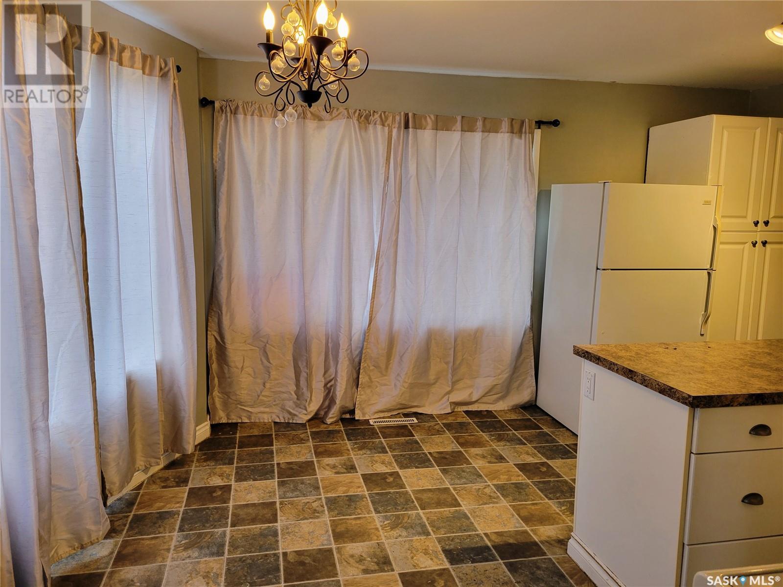 












327 1st STREET E

,
Leader,




Saskatchewan
S0N1H0

