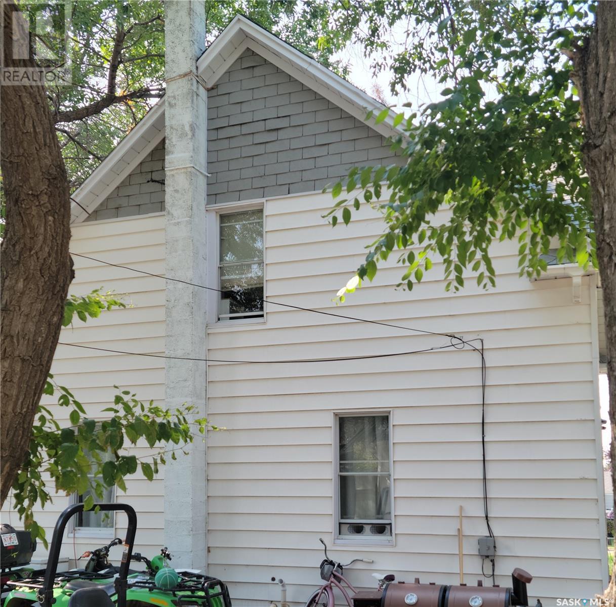 












327 1st STREET E

,
Leader,




Saskatchewan
S0N1H0

