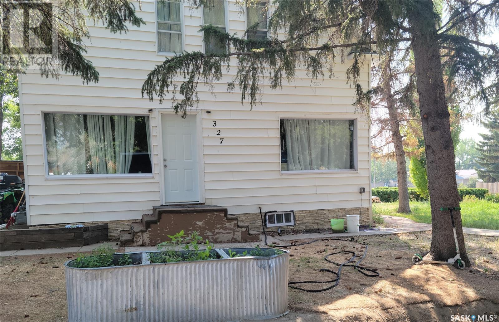 












327 1st STREET E

,
Leader,




Saskatchewan
S0N1H0

