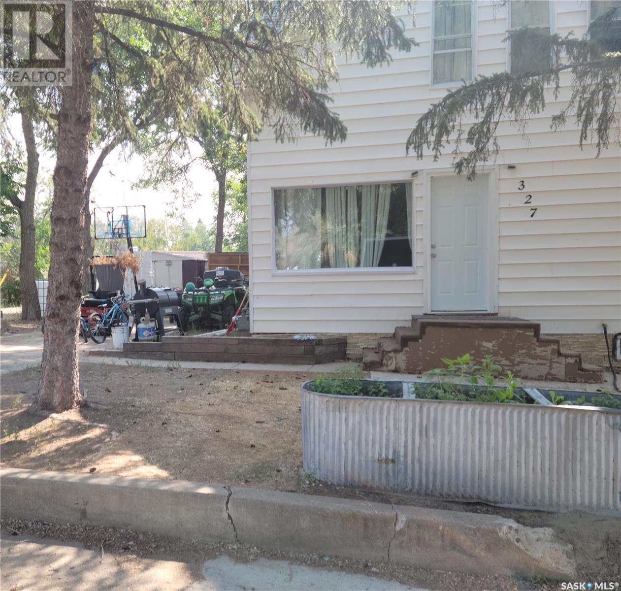












327 1st STREET E

,
Leader,




Saskatchewan
S0N1H0

