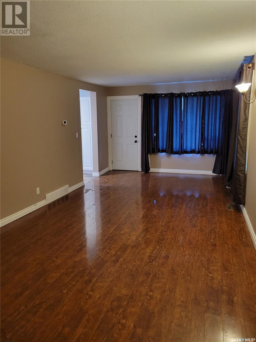 












327 1st STREET E

,
Leader,




Saskatchewan
S0N1H0

