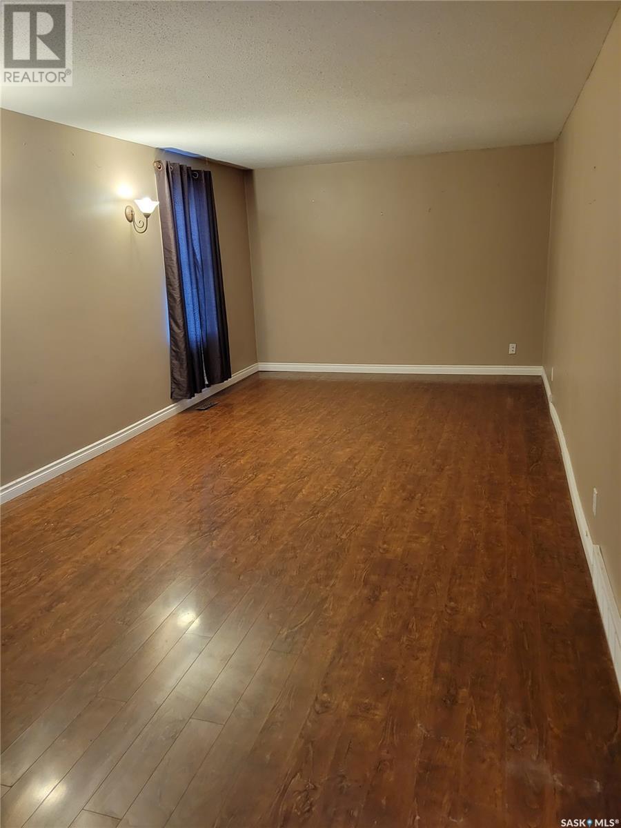 












327 1st STREET E

,
Leader,




Saskatchewan
S0N1H0

