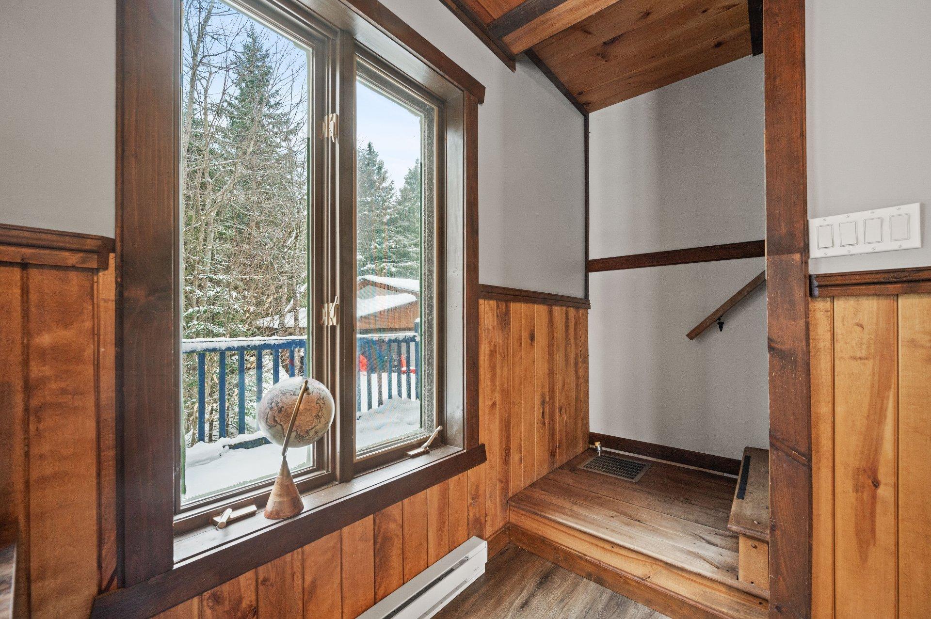 









42


Ch. de la Truite

,
Lac-Supérieur,




QC
J0T1J0

