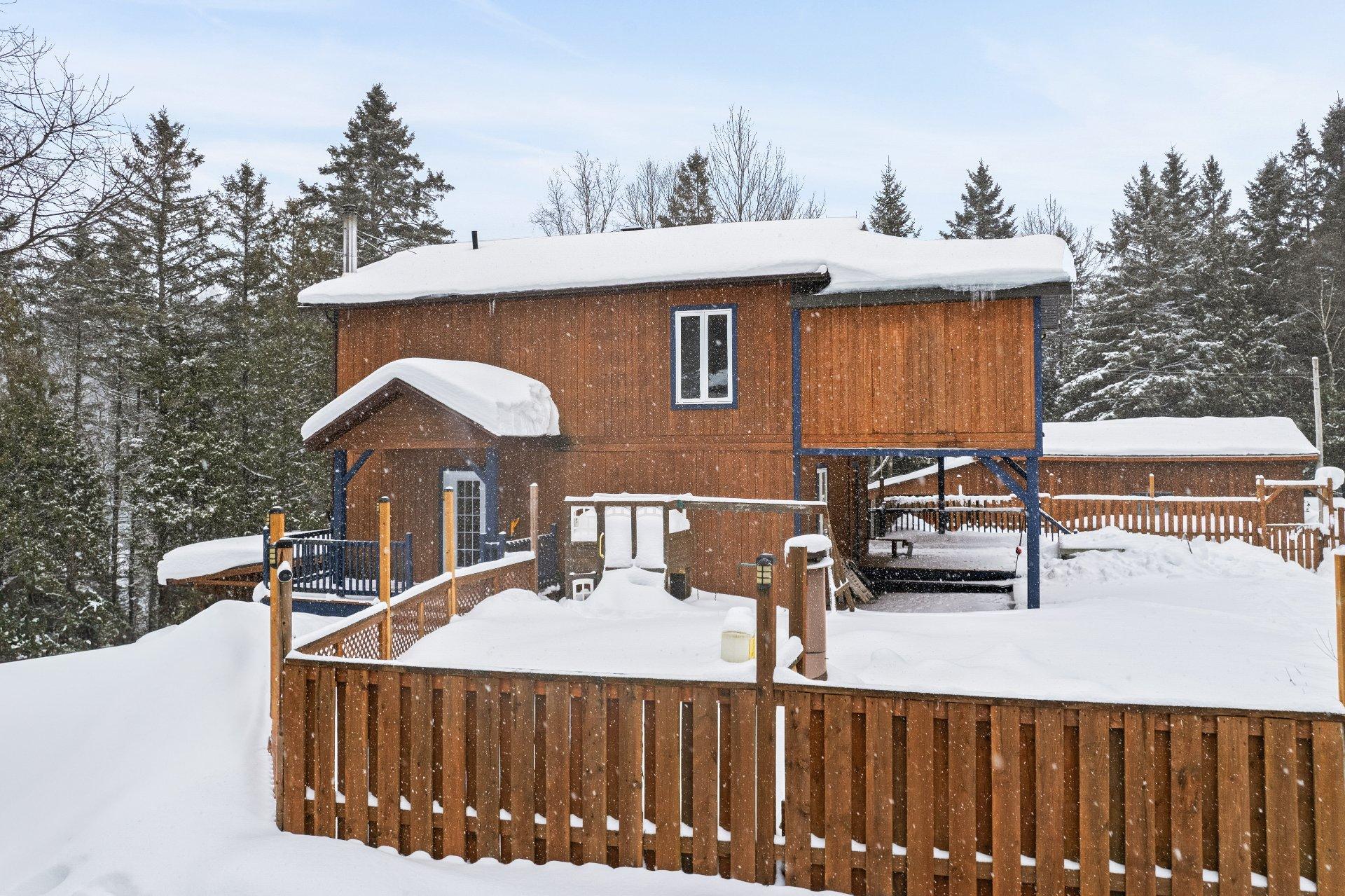 









42


Ch. de la Truite

,
Lac-Supérieur,




QC
J0T1J0

