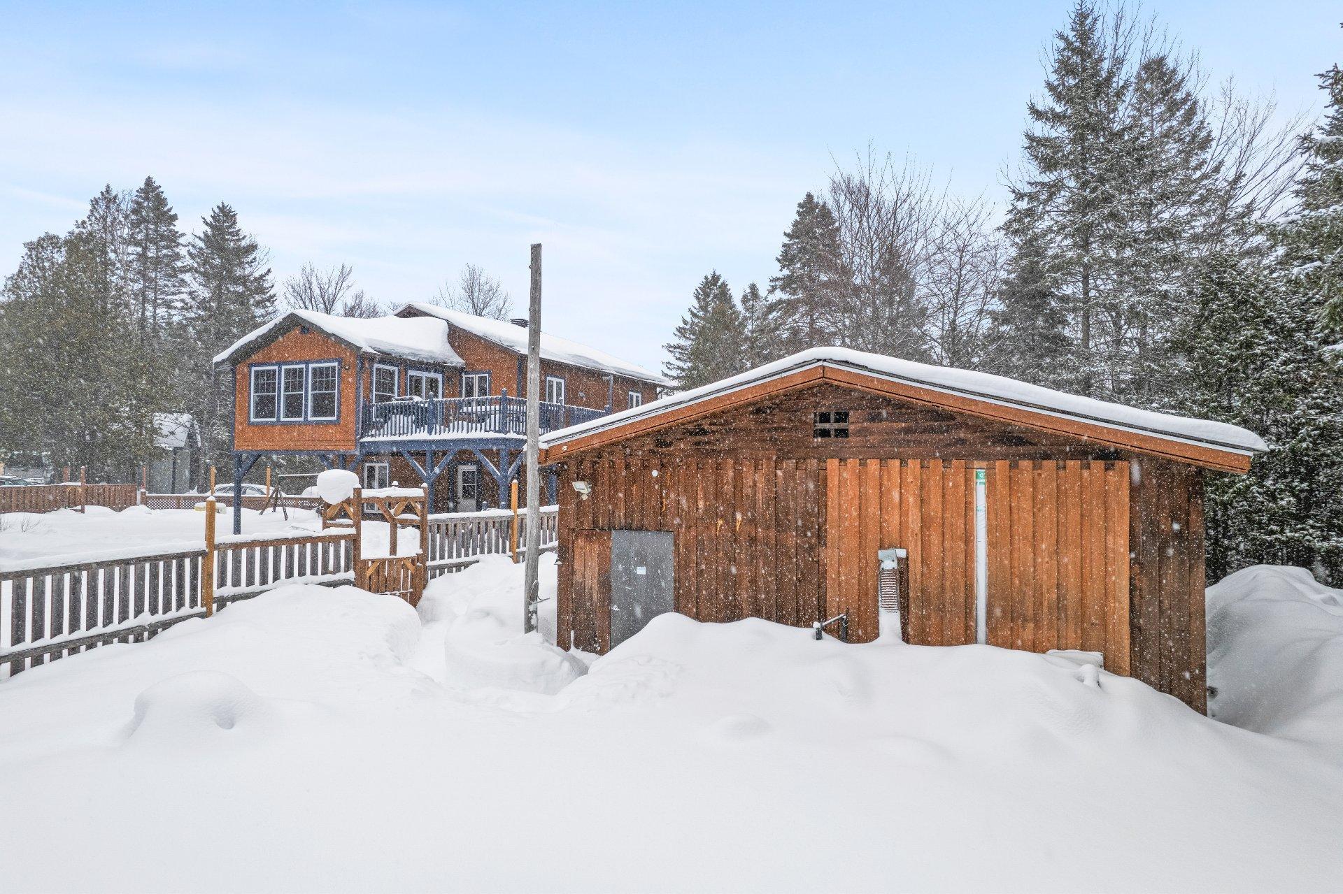 









42


Ch. de la Truite

,
Lac-Supérieur,




QC
J0T1J0


