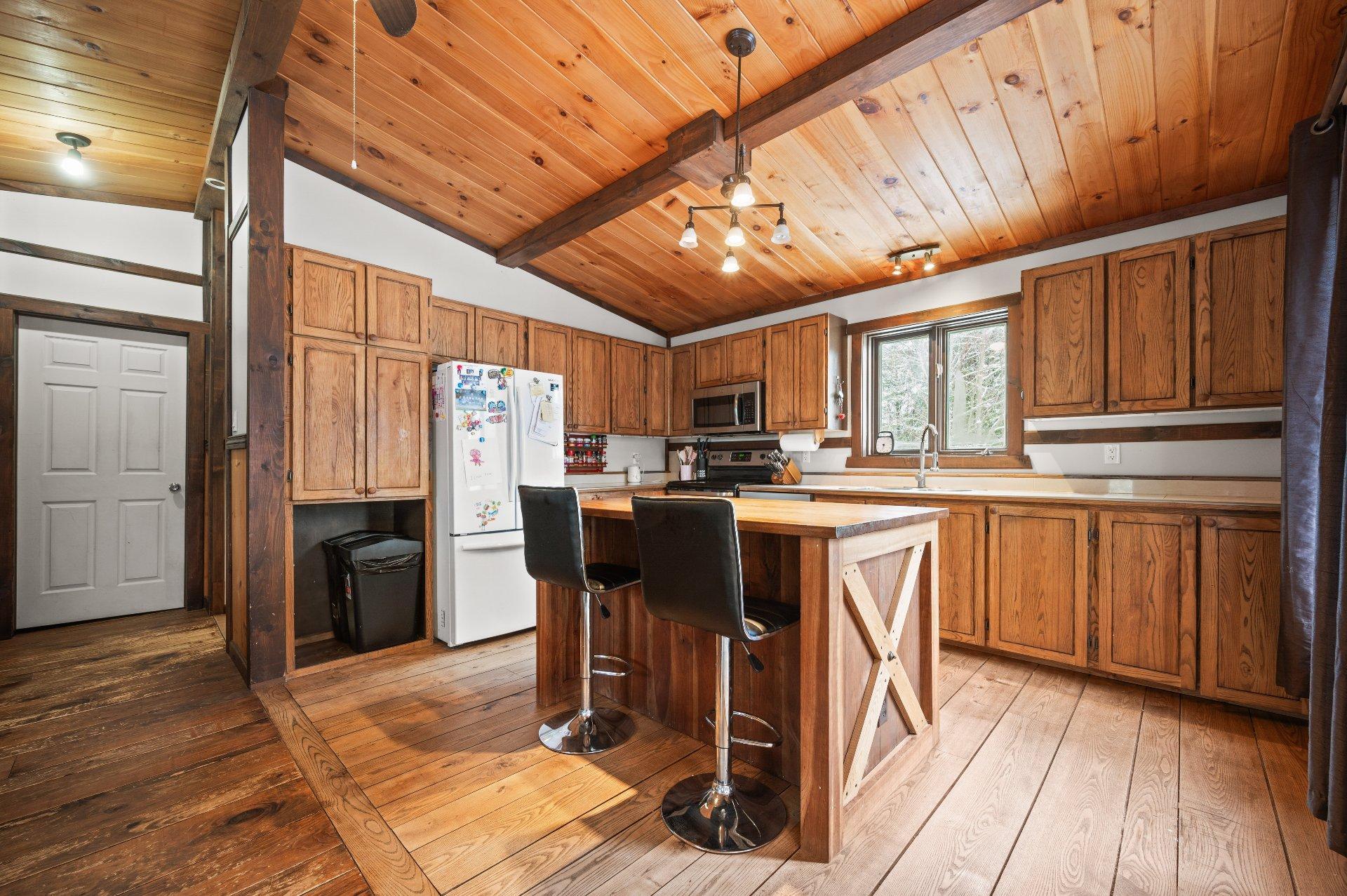 









42


Ch. de la Truite

,
Lac-Supérieur,




QC
J0T1J0


